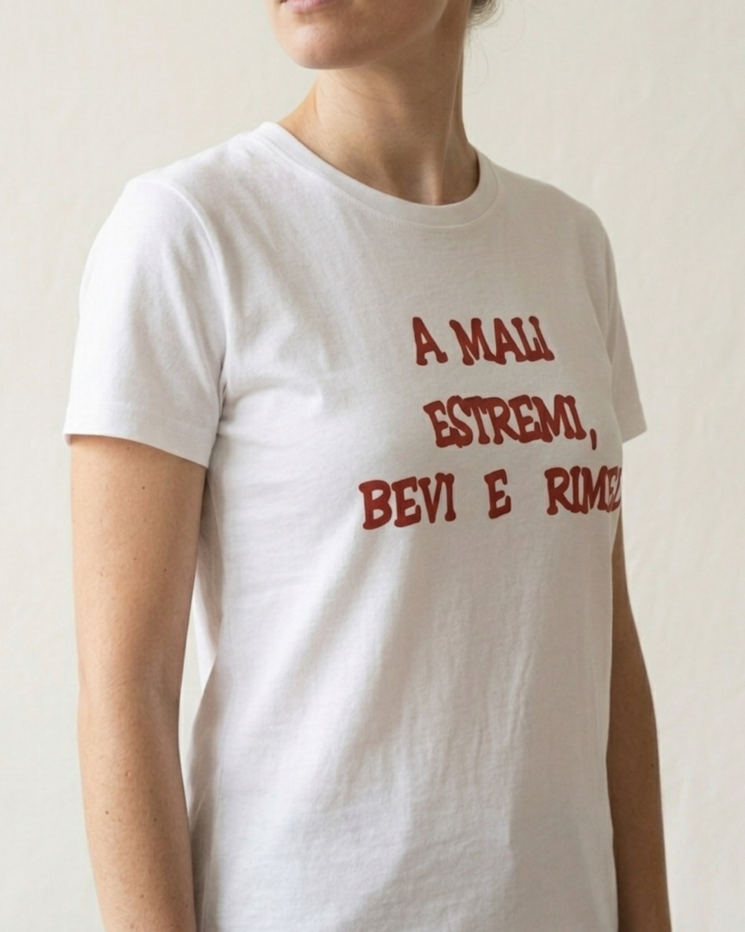 T-SHIRT "A MALI ESTREMI BEVI E RIMEDI"