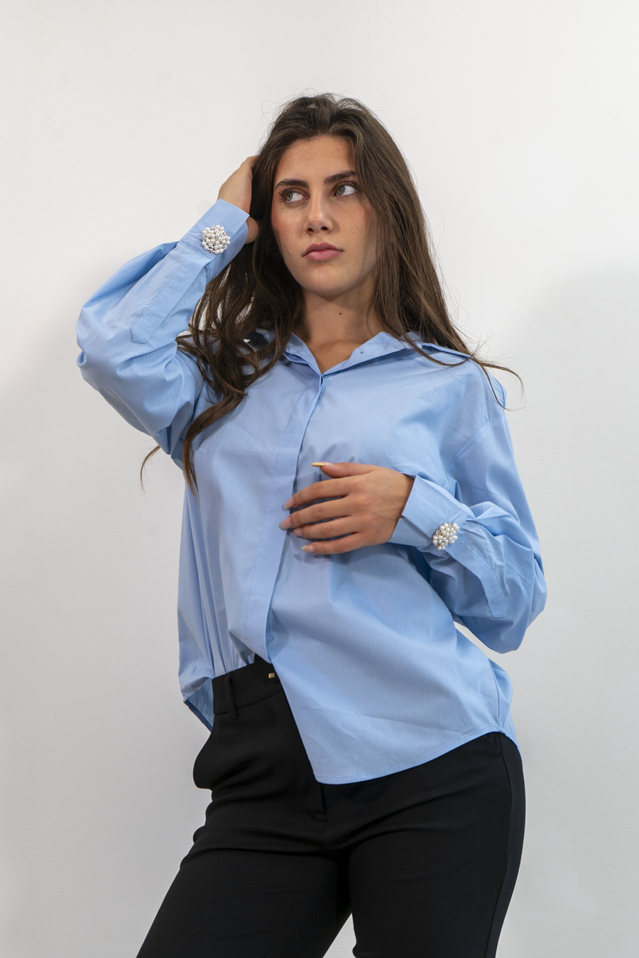 CAMICIA CON ACCESSORIO  AI POLSI